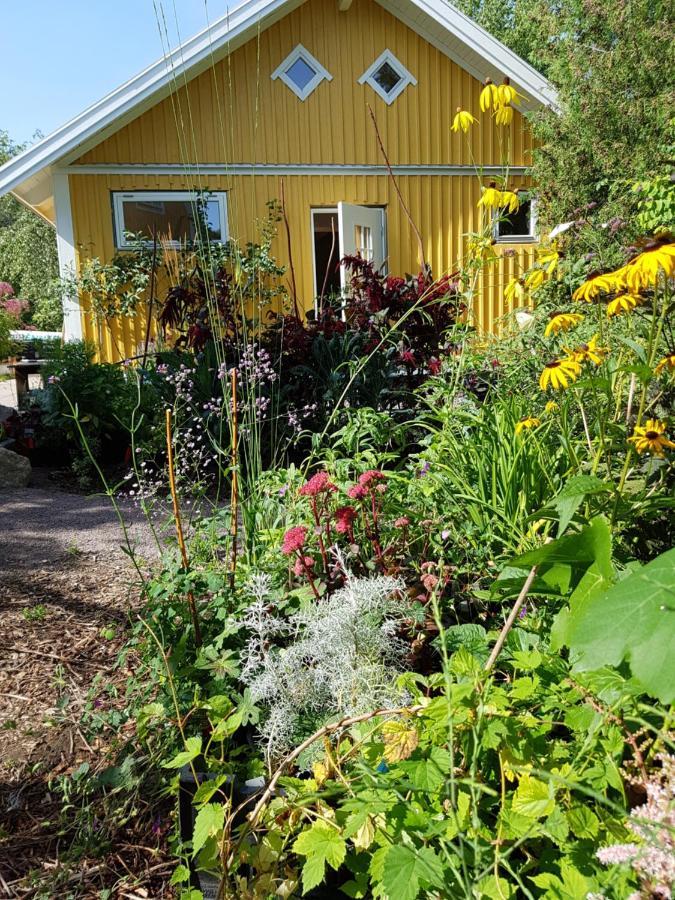 Bed and Breakfast Perenner Pa Bakgarden Motala Exterior foto